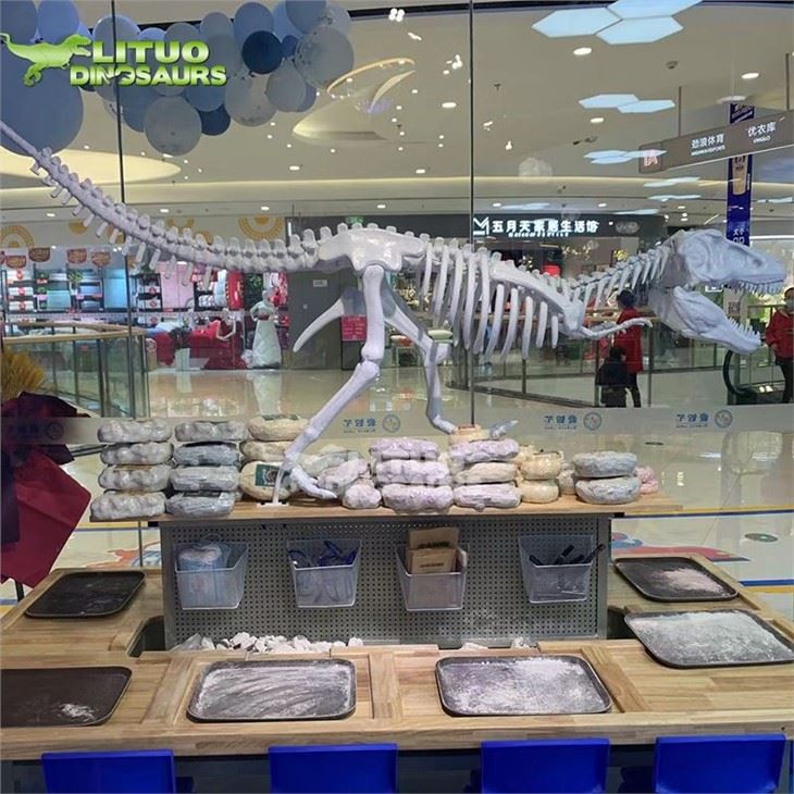 2Dinosaur Fossil Table and Chairs(001)